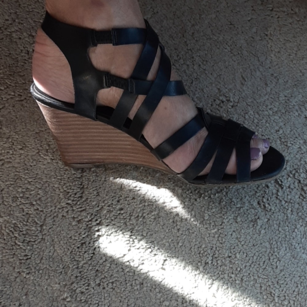 Shoes - Picture 2 of 4